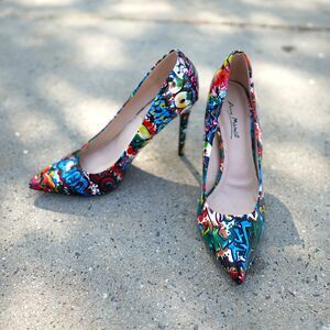 Anne Michelle Graffiti Print Stiletto Heels Pointed Toe 9 Art Pumps Y2K Baddie